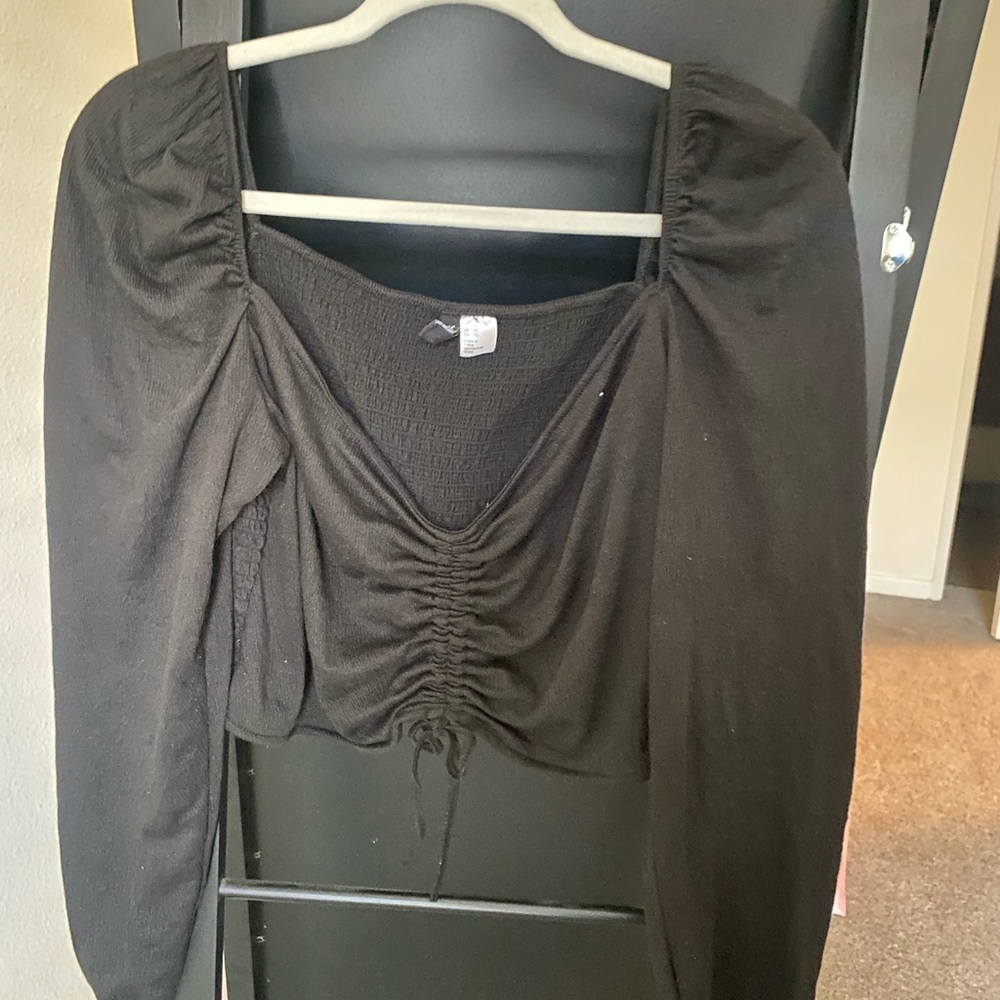 Long-sleeve Ruched Front Tie Black Crop Top